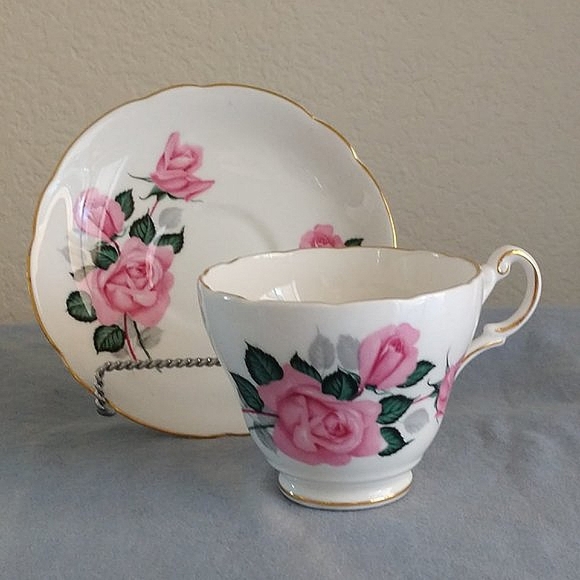 PINK ROSE GOLD TRIM GROSVENOR BONE CHINA ENGLAND TEACUP SAUCER SET SCALLOPED - Picture 2 of 14